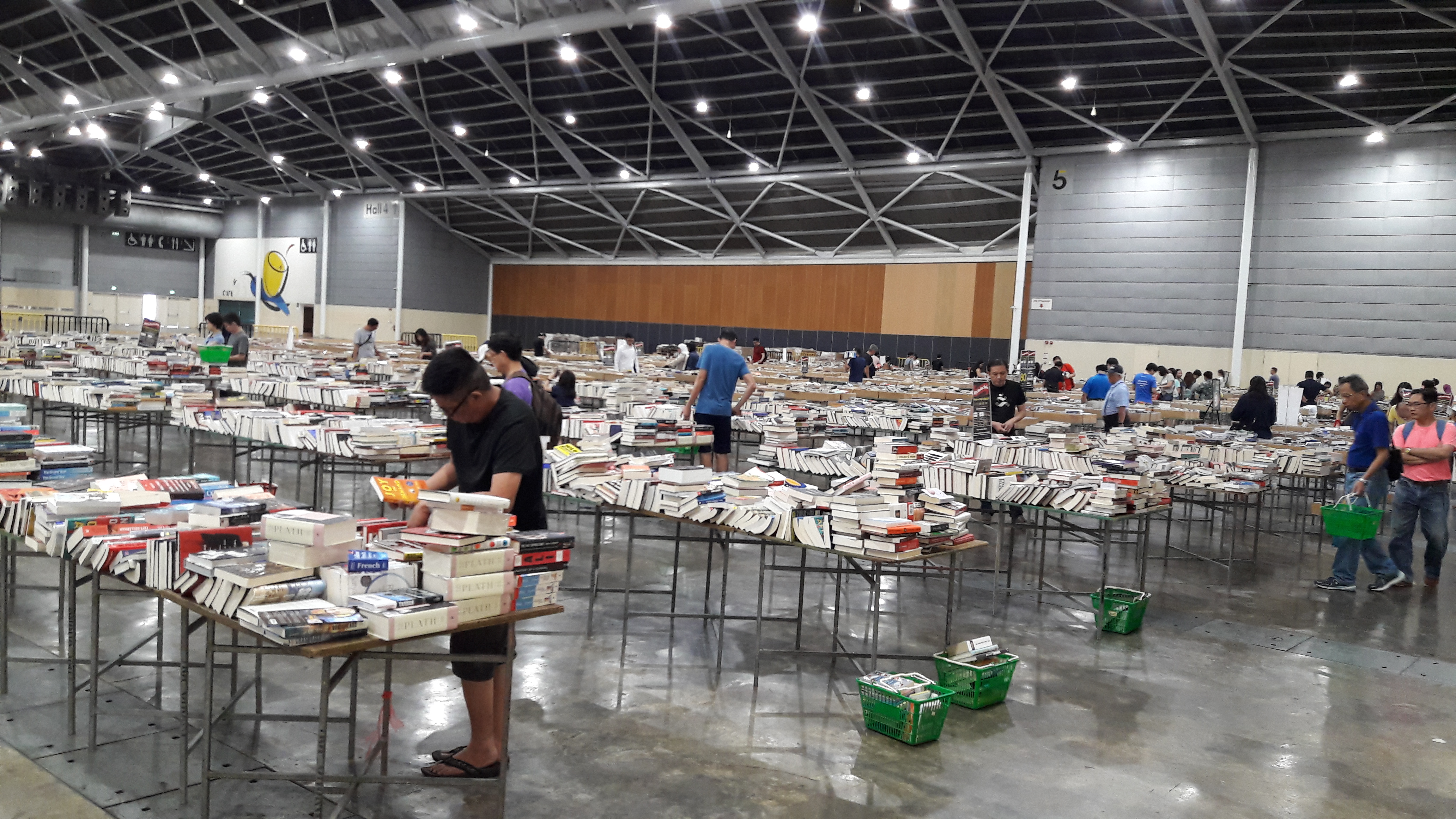 Mph Books Sales At Singapore Expo